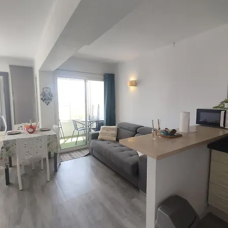 Apartment De *